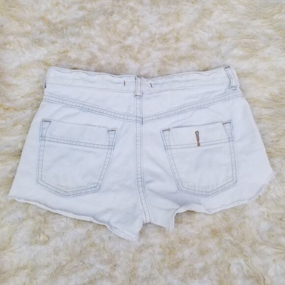 Free People Cutoff Shorts Size 26 Distressed Bleached White Blue Cotton Denim FP - Picture 5 of 5